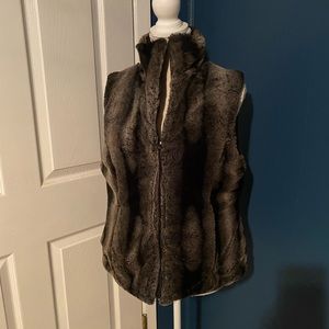 Size M Vest Faux Fur Reversible